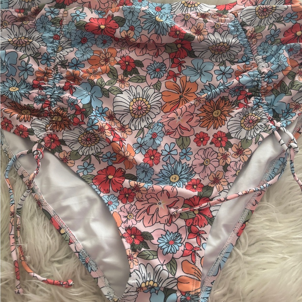 NWOT: Floral High-Waisted Bikini Bottom with side ruching.  Size 18W